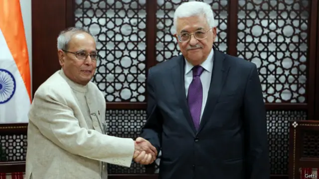 प्रणब मुखर्जी और महमूद अब्बास