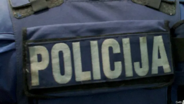 Надпись "полиция" по-латышски