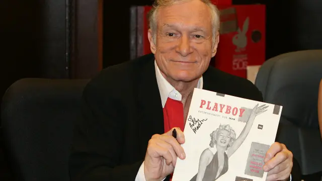 Hugh Hefner mendirikan Playboy pada 1953 dengan edisi pertama menampilkan aktris Marilyn Monroe.