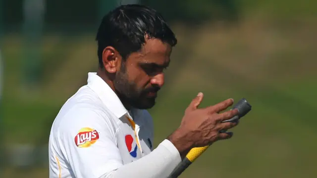 محمد حفیظ اپنی نویں ٹیسٹ سنچری سے صرف تین رنز کی دوری پر ہیں