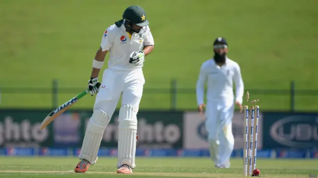 پاکستان اور انگلینڈ کے درمیان ابوظہبی میں کھیلے جا رہے پہلے ٹیسٹ میچ میں پاکستان نے ٹاس جیت کر پہلے بیٹنگ کرنے کا فیصلہ کیا ہے۔ اوپنر شان مسعود صرف دو رنز بنا کر آؤٹ ہوئے۔