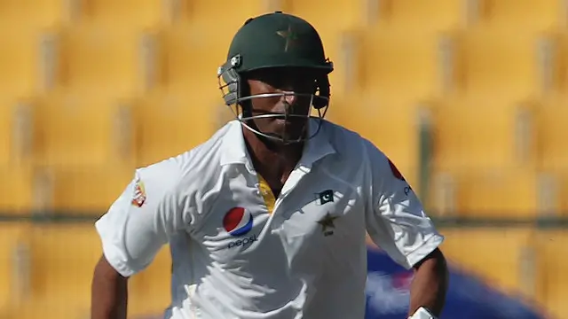 یونس خان نے عمدہ بیٹنگ کرتے ہوئے نصف سنچری تو بنائی لیکن ایک غیر ضروری شاٹ کھیل کر آؤٹ ہوئے