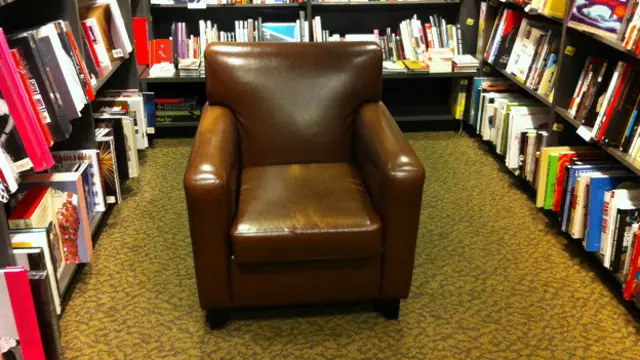 Внутри Waterstones