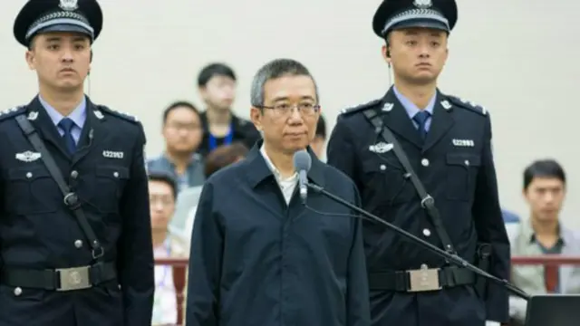 有网友称:“李书记戏太深,可惜没有对手戏。” 原四川省委副书记李春城涉受贿罪获刑13年,没收个人财产人民币100万元。