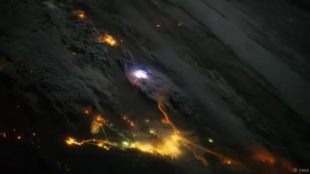 Hoton lokacin da walkiya ta faru wanda tashar tattara bayanan samaniya ta dauka