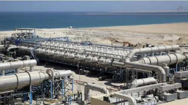 A usina que será a maior do mundo, na Arábia Saudita, poderia produzir 1 bilhão de litros por dia