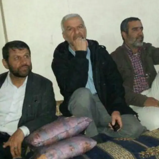 حمید مختاربند در میان دو عضو دیگر سپاه که آنها نیز پیشتر در سوریه کشته شدند