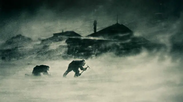 عاصفة ثلجية قوية في كيب دينيسون، شرقي القارة القطبية الجنوبية