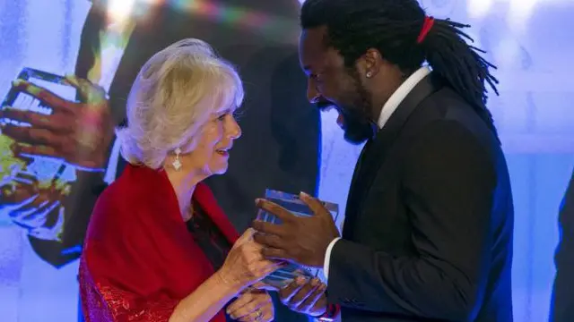 مارلون جيمس، الذي تسلم الجائزة من دوقة كورنوول، هو أول كاتب جامايكي يفوز بجائزة مان بوكر البريطانية