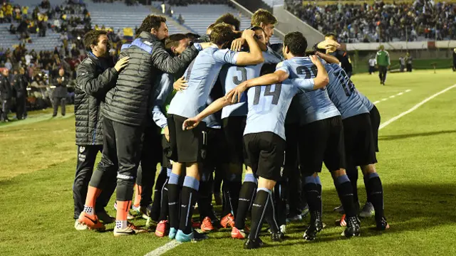 Selección uruguaya celebrando