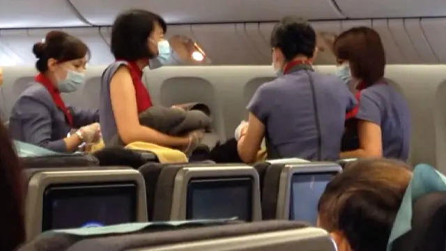 Hace unos días una mujer dio a luz en un vuelo de Bali (Indonesia) a Los Ángeles (Estados Unidos), a más de 9.000 kilómetros de altura.