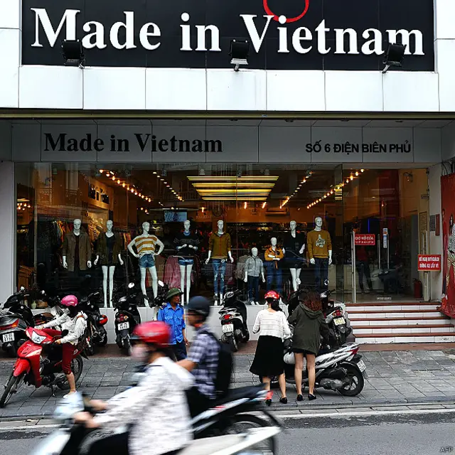 Cải cách kinh tế chỉ là thành tựu bước đầu mà vẫn chưa đủ để Việt Nam tạo ra bước đột phá thực sự, theo tác giả.