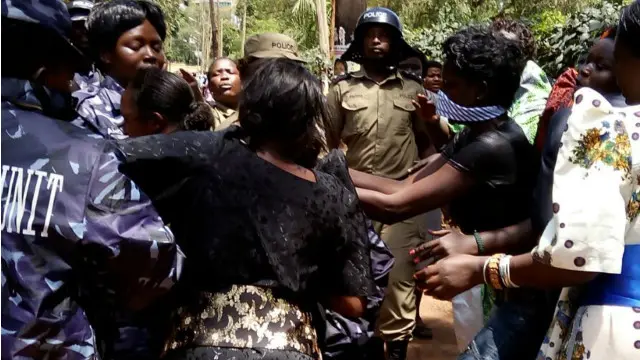 Phụ nữ Uganda đấu tranh