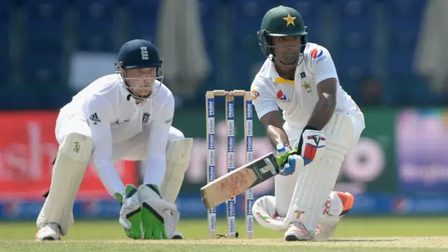 شعیب کے ساتھ ساتھ اسد شفیق نے بھی عمدہ کارکردگی دکھائی اور اپنی آٹھویں ٹیسٹ سنچری بنائی۔