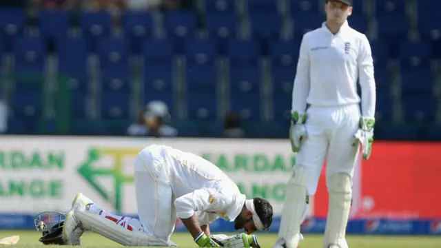 شعیب ابوظہبی کے میدان پر ڈبل سنچری بنانے والے تیسرے پاکستانی بلے باز ہیں