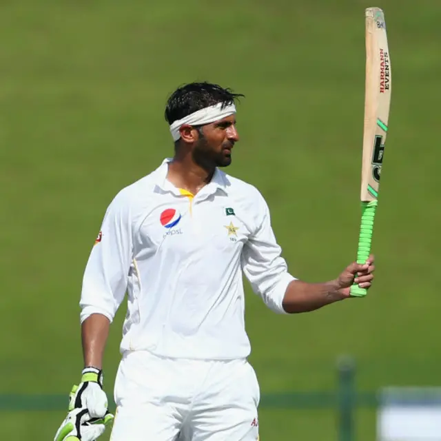 شعیب ملک نے پانچ برس بعد پاکستانی ٹیم میں واپسی کا جشن ڈبل سنچری کے ساتھ منایا۔