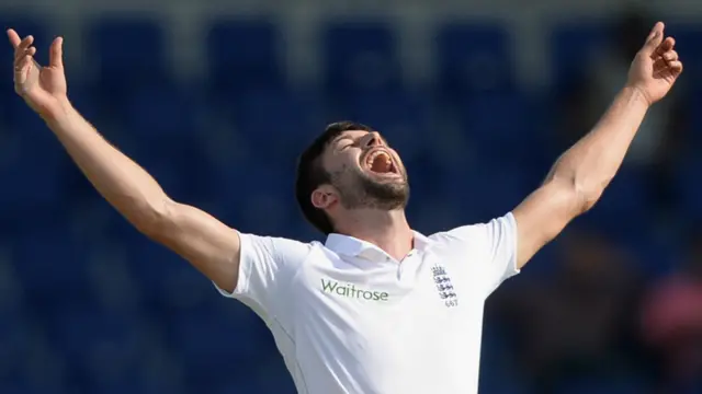 وڈ نے شعیب ملک اور اسد شفیق کی اہم شراکت کو توڑا اور دوسرے دن انگلینڈ کو پہلی کامیابی دلوائی