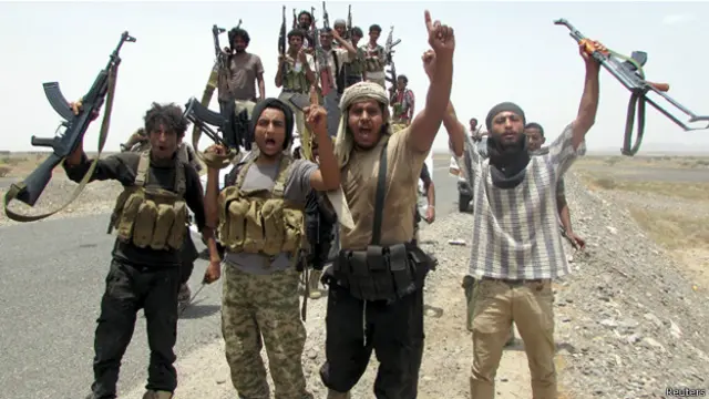 مسلحون موالون للرئيس المعترف به هادي في لحج