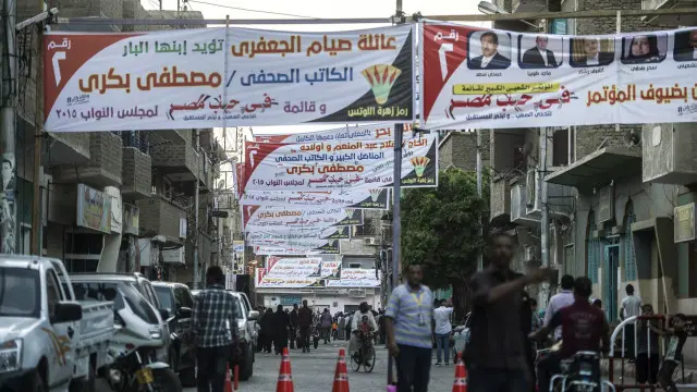 يشارك عدد كبير ممن كانوا يمارسون العمل السياسي في ظل الانظمة السابقة في مصر في الانتخابات