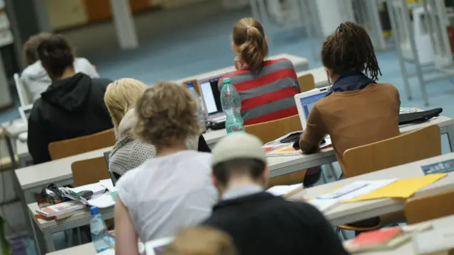 Gender tidak usah jadi penghambat keberhasilan atau keputusan mengambil bidang sains