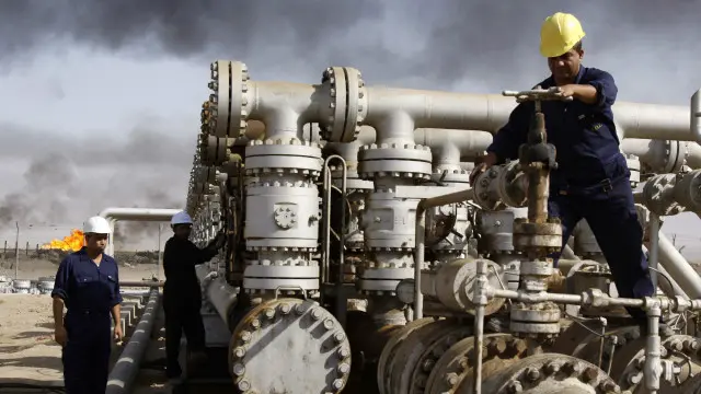 ایران اپنے پر عائد عالمی پابندیاں ختم ہونے کے بعد بین الاقوامی مارکیٹ میں تیل کی پیدوار بڑھانا چاہتا ہے