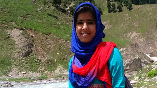 بھارت کے قومی سطح کے ٹی وی چینل کشمیر سے متعلق اسی وقت خبریں نشر کرتے ہیں جب وہاں حالات بہت خراب ہوگئے ہوں