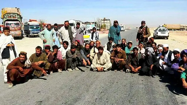 په غزني کې هغه مهال د وسله والو طالبانو او افغان ځواکونو ترمنځ نښتې روانې وې