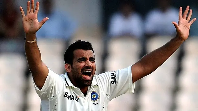 ۳۷ کلن ظهیرخان د هند لپاره په ۹۲ ټیسټ لوبو کې برخه اخیستې او ټولټال یې ۳۱۱ ویکټونه تر لاسه کړي دي