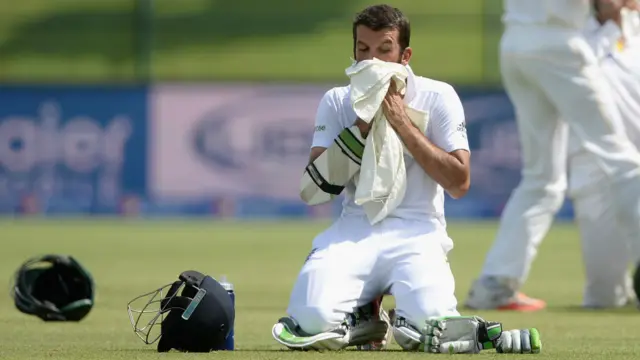 انگلش بلے باز متحدہ عرب امارات کے گرم موسم سے پریشان دکھائی دیے۔