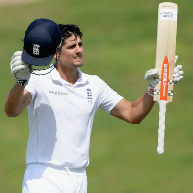 انگلش ٹیم کے کپتان الیسٹر کک نے ٹیسٹ کرکٹ میں اپنی 28ویں سنچری مکمل کی ہے۔