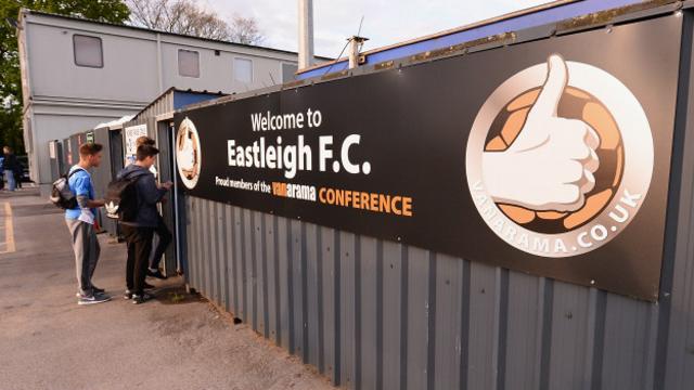 El Eastleigh, un club del sur de Inglaterra, juega actualmente en la quinta división del fútbol inglés, una categoría semiprofesional.