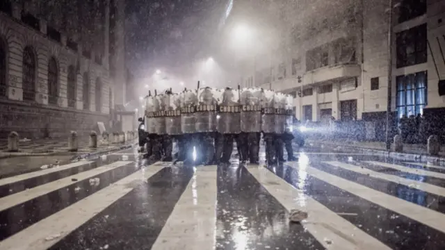 "Managing Influence", de Pedro Guimaraes Lins Machado