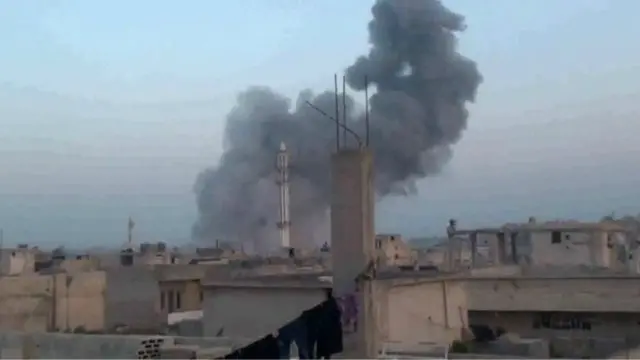 دولت اسلامیہ کی تازہ پیش رفت امریکہ اور روس کی جانب سے فضائی حملے کے درمیان دیکھی جا رہی ہے