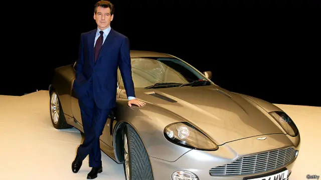 Xe Aston Martin luôn đồng hành cùng tài tử Pierce Brosnan trong các phim 007