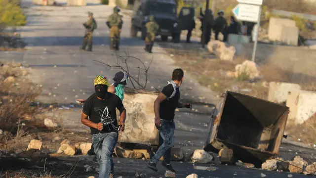 تشدد کے واقعات میں اب تک سات اسرائیلی ہلاک اور کم سے کم 30 فلسطینی بھی مارے گئے ہیں