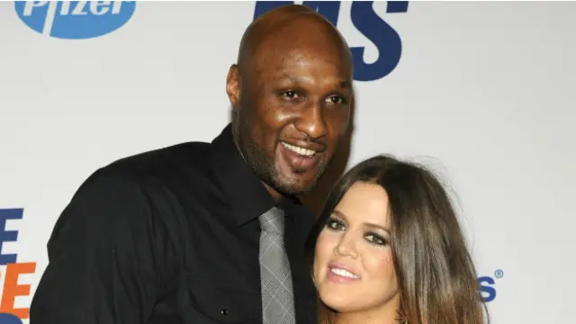 Odom pasó varios días inconsciente, rodeado de su familia, incluyendo la estrella de la telerrealidad Khloé Kardashian.