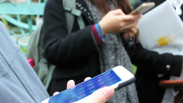 中国留学生以微信作联系