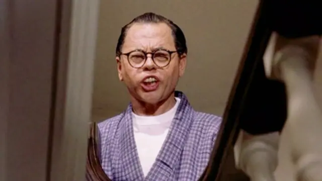 Tiffany'de Kahvaltı filmindeki Japon işadamı karakterini Mickey Rooney oynadı.