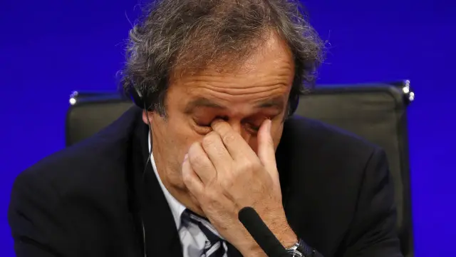 يخضع بلاتيني لتحقيق بشأن حصوله عام 2011 على قرابة 1.35 مليون جنيه إسترليني من رئيس الفيفا سيب بلاتر.