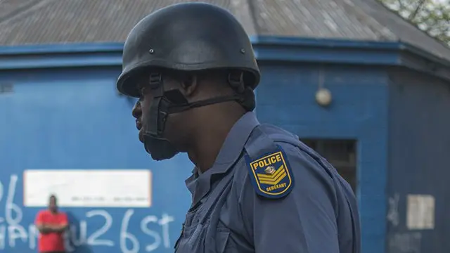 پولیس کا کہنا ہے کہ جیسے ہی ملاقات شروع ہوئی خاتون کو حراست میں لے لیا گیا