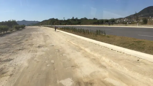 通往平壤只修了一半的路 