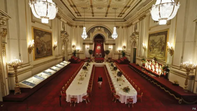 20日晚上，由英国女王伊丽莎白二世在白金汉宫为中国国家主席习近平举行盛大国宴。女王和习近平都将在国宴上发表讲话。