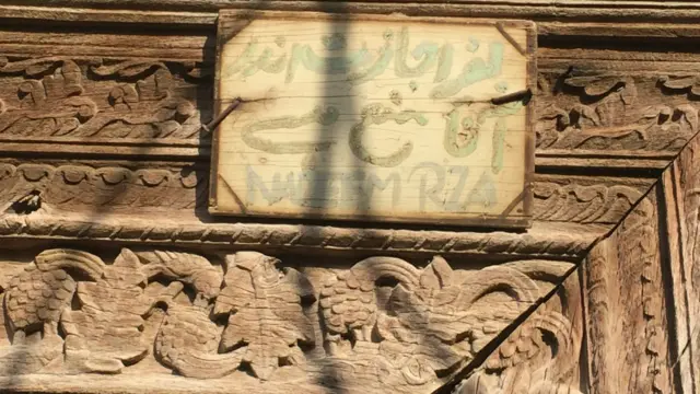 یہاں پارٹیشن کی تلخ یادیں بھی ہیں۔ بعض رہائشیوں نے بتایا کہ انھوں نے سرحد پار ہجرت کر کے ان مندروں میں پناہ لی اور آج تک وہیں ہیں۔حکومت کی جانب سےنہ ہی مناسب جگہ پر نقل مکانی میں ان کی کوئی مدد کی گئی اور نہ ہی مندر کی بحالی کے لیے کوئی کوشش۔