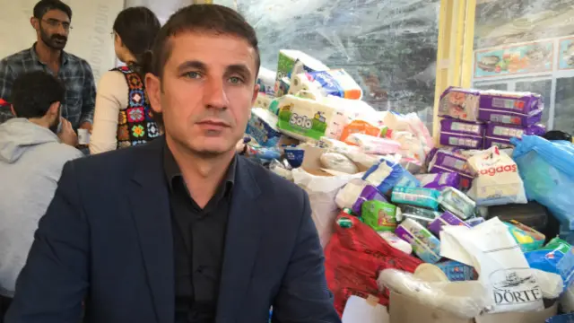 HDP Ankara Milletvekili adayı Erdal Okay, yardım malzemelerinin çok sayıda farklı çevreden geldiğini söylüyor.