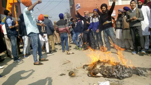 श्रीनगर में सिखों का प्रदर्शन