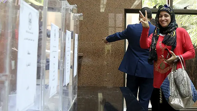 بدأ المصريون المقيمون في الخارج التصويت صباح اليوم في العديد من السفارات المصرية حول العالم