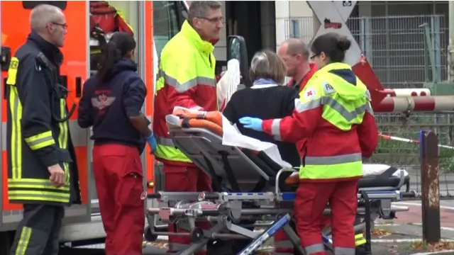 Además de Reker, otras cuatro personas resultaron heridas en el atentado.