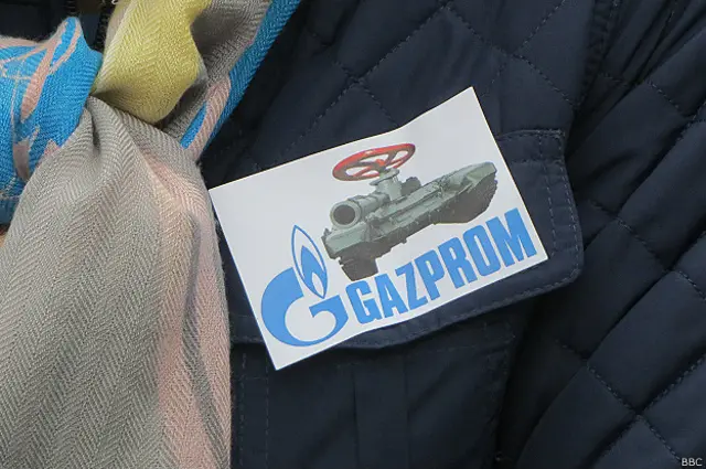 Стикер на одежде демонстранта