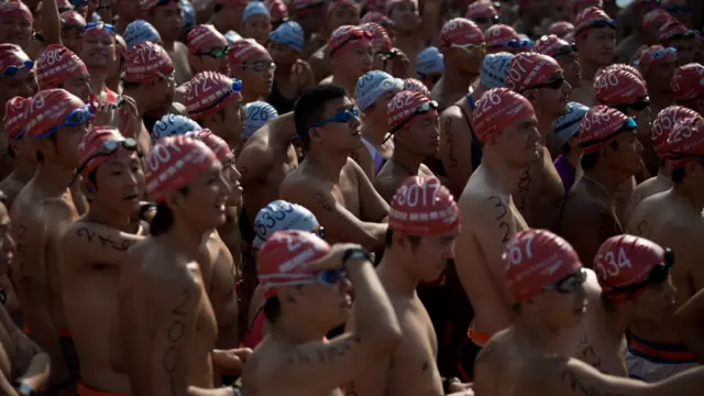 参赛者在赛前等候进场