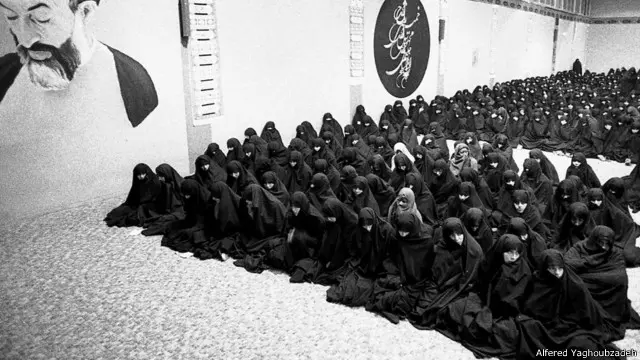 دولت اسلامی در مرحله اول ایدهآلی تمامیتخواهانه داشت: بنیان نهادن جامعه یکدست اسلامی. نهاد مرجع و کلیدی آن زندان بود. اوین در دهه شصت چکیده نهایی آن سالها ست.